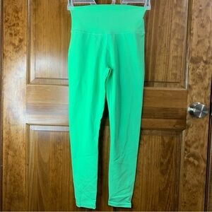 Women’s size Large WILO green athletic spandex leggings high wasted